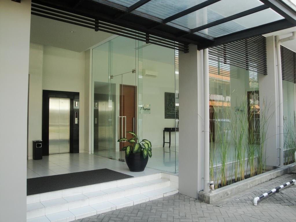 Hotel Quirin Semarang Dış mekan fotoğraf
